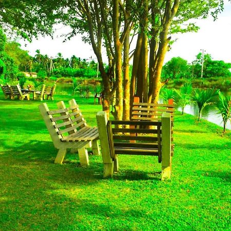 Canal Side Safari Resort Udawalawe Exterior photo