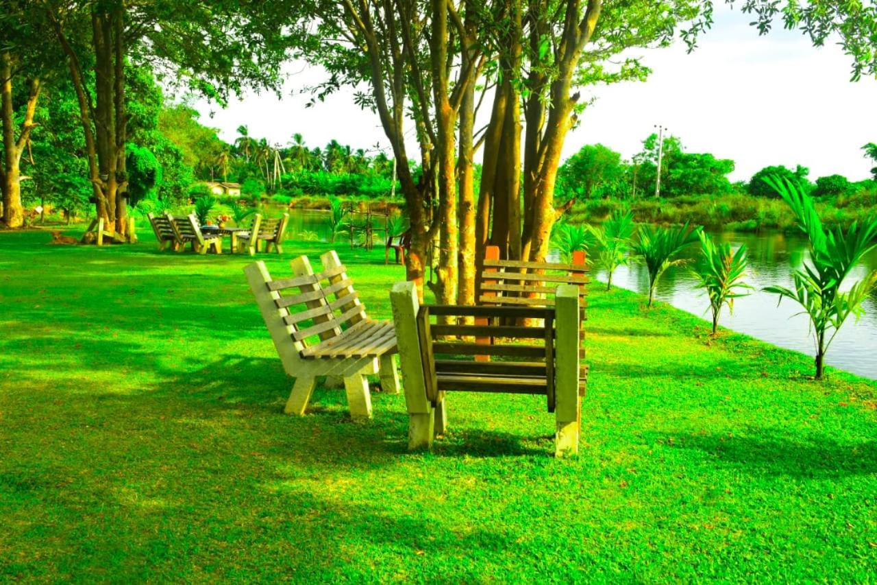 Canal Side Safari Resort Udawalawe Exterior photo