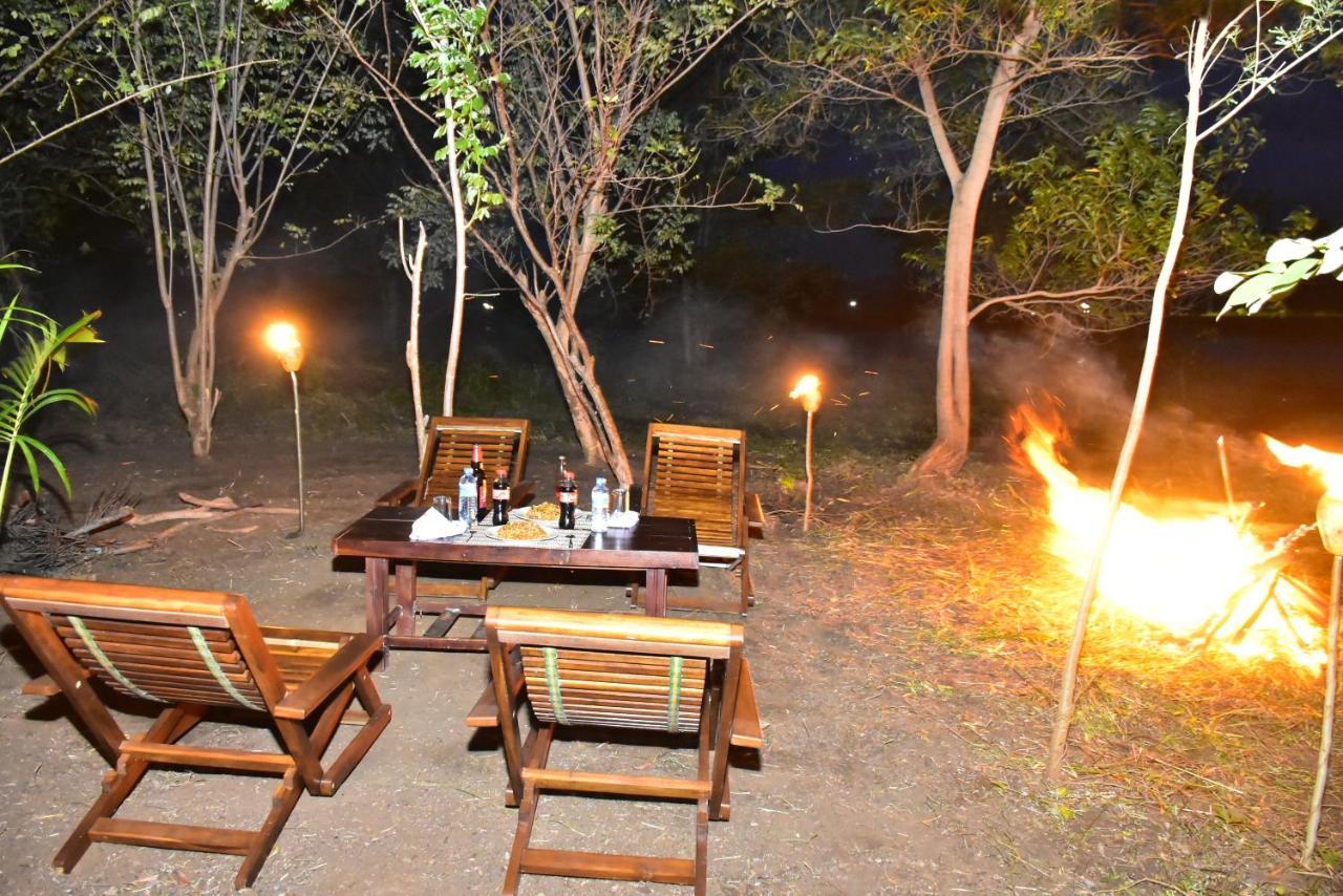 Canal Side Safari Resort Udawalawe Exterior photo